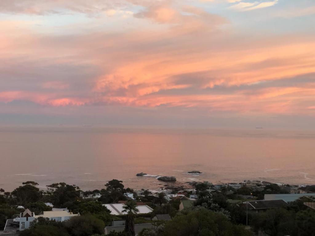 Camps Bay Blue Self-Catering Studios Ciudad del Cabo Exterior foto