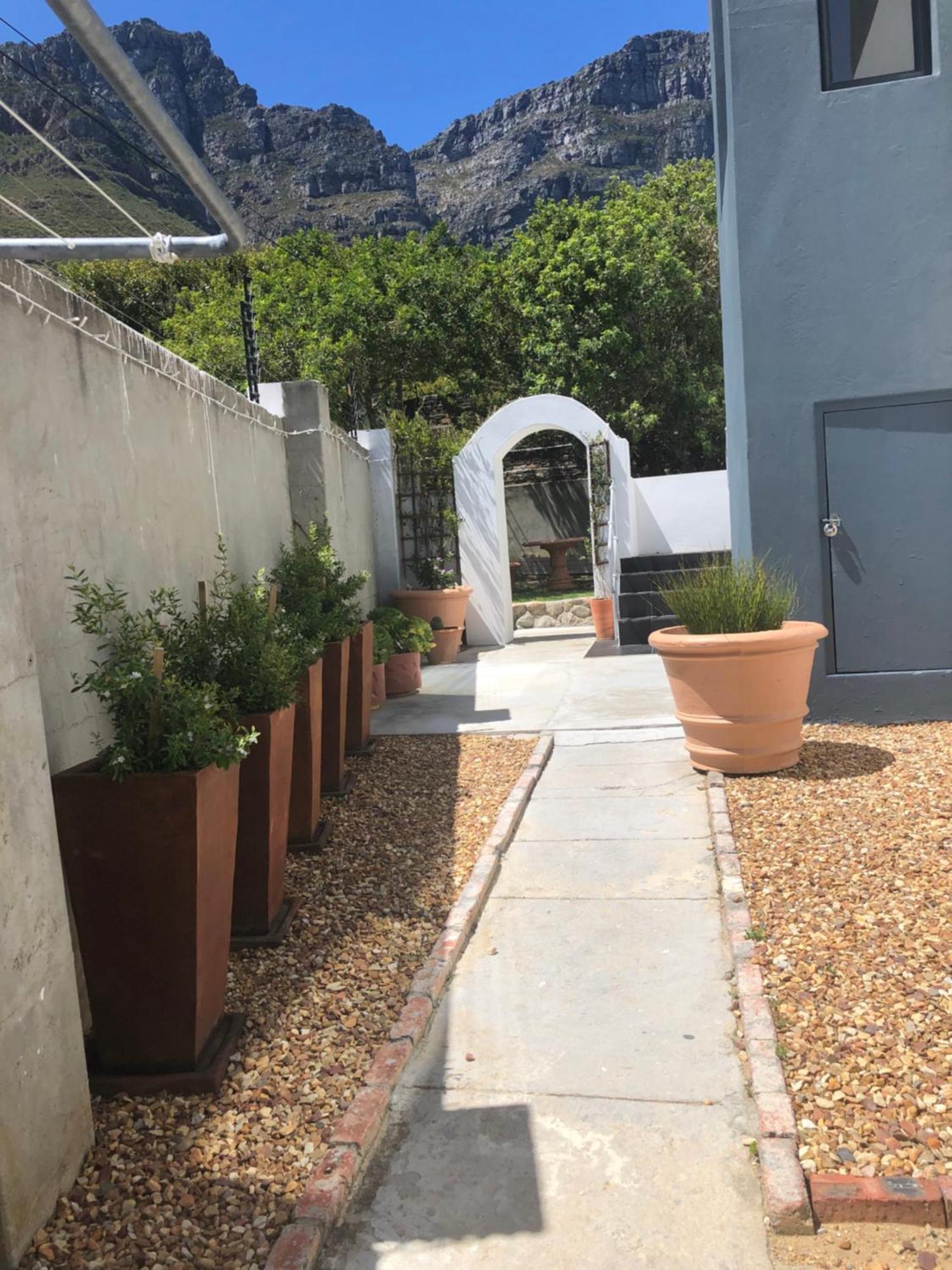 Camps Bay Blue Self-Catering Studios Ciudad del Cabo Exterior foto